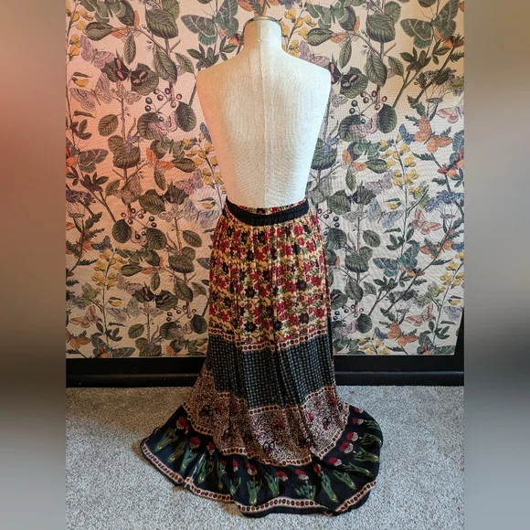 Floral Black and Red Maxi Skirt - Picture 3 of 4